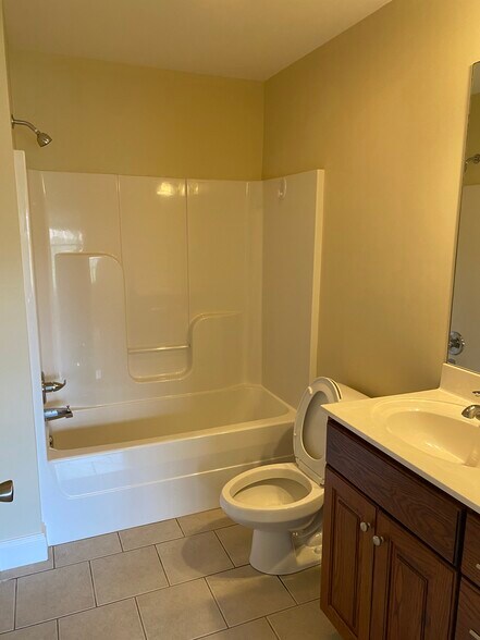 Building Photo - 1700 New Castle Dr NE