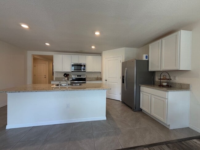 Building Photo - 4 Bed 2 Bath Home in Avalon Woods! FULLY FENCED YARD