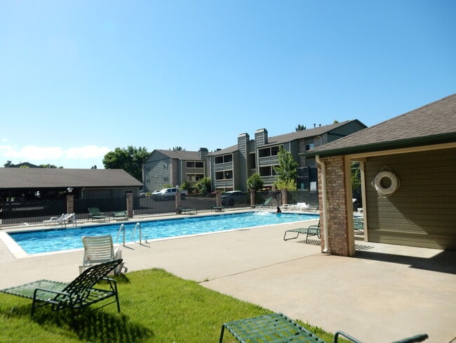 Building Photo - Charming 2 bed/ 2 bath condominium located in Gunbarrel's Hunter Creek. Next to beautiful park!