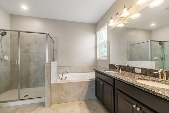 Building Photo - Spacious 4 bed, 3 Bath Terra Bella Home fo...