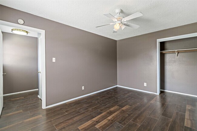 Building Photo - 11610 Hillcroft Ave