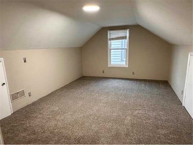 Building Photo - 2836 Dakota Ave S