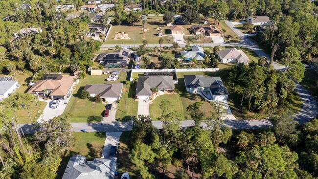 Building Photo - Move in with Zero Deposit! Turnkey Furnish...