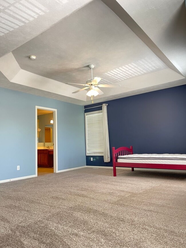 Building Photo - Beautiful 4 bed 2.5 bath 3000+sq ft