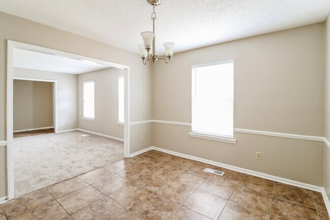 Building Photo - 1727 Tudor Dr