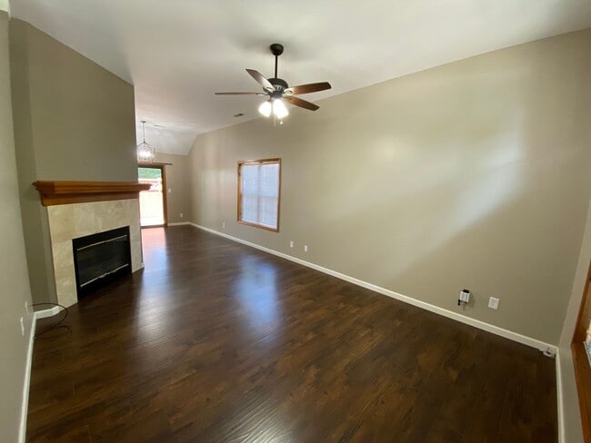 Building Photo - Great West Central Location