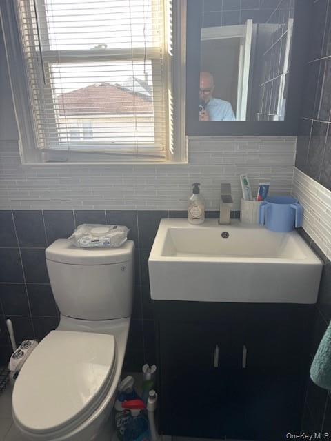 Building Photo - 494 Lincoln St