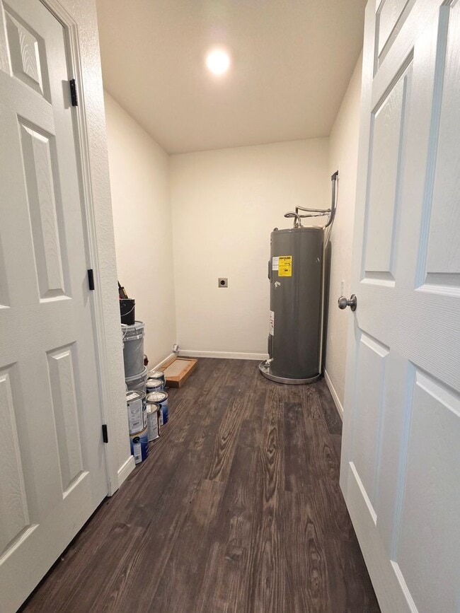 Building Photo - Beautifully Renovated 2-Story Home in Kemp...