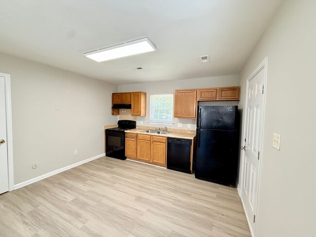 Building Photo - 3550 Crestridge Dr