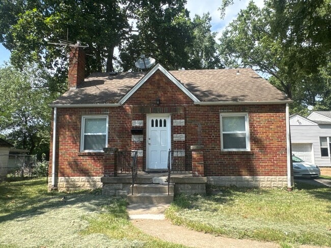 Primary Photo - Updated 3 Bed 1 Bath w/Large Yard