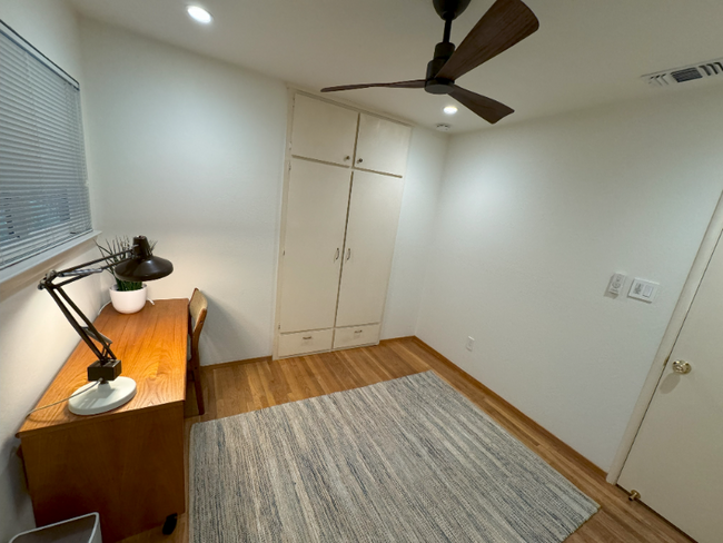 Building Photo - 141 Waterglen Cir