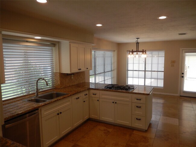 Building Photo - 15214 Park Estates Ln
