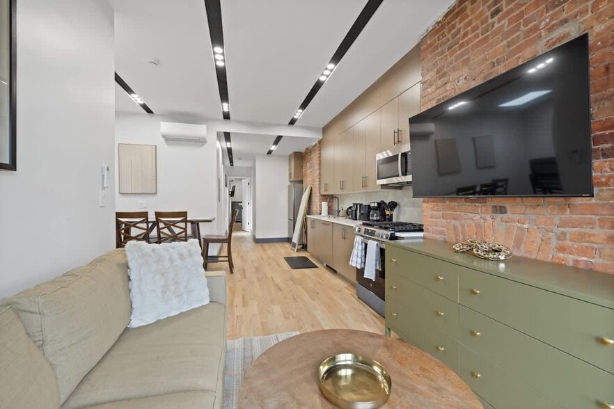 Building Photo - 115 Franklin St