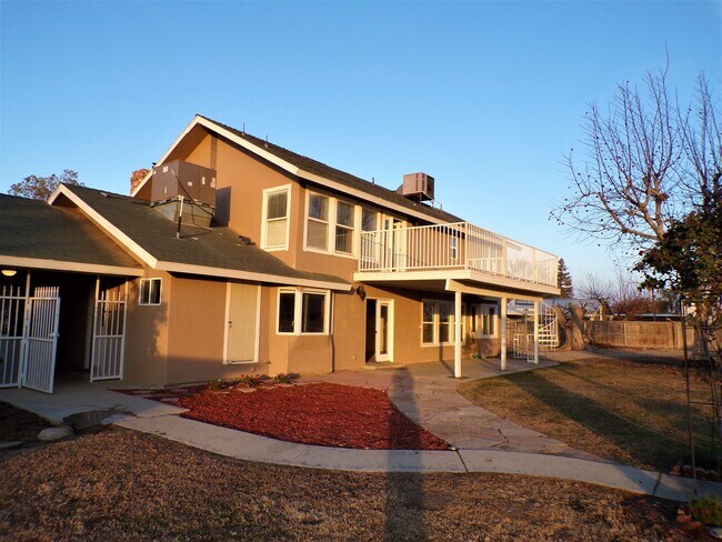 Building Photo - 14921 Sunnybank Ave