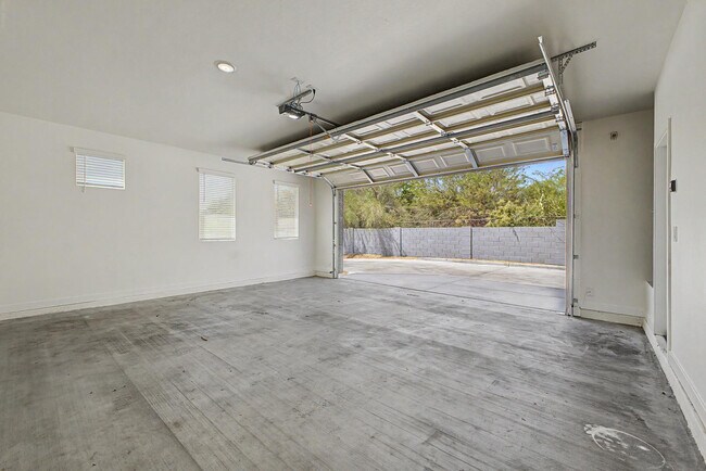 Building Photo - 136 W Latona Rd