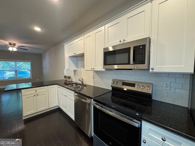 Building Photo - 1270 Binghampton Cir