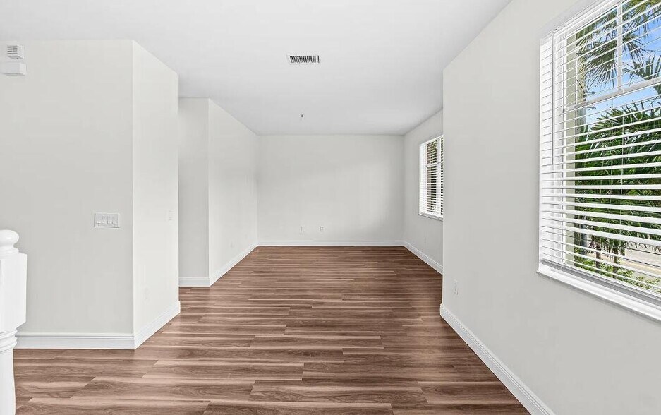 Building Photo - 536 NW 39th St