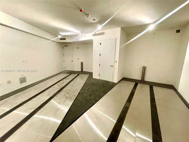 Building Photo - 18555 Collins Ave