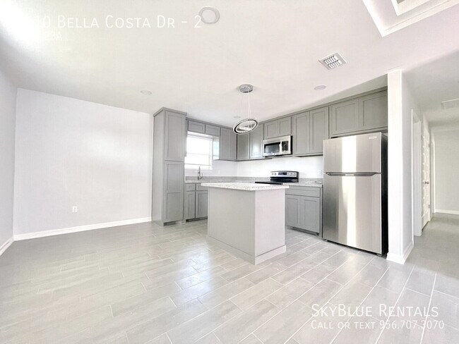Building Photo - 3610 Bella Costa Dr