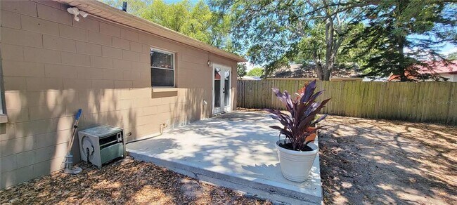 Building Photo - 3214 W Van Buren Dr