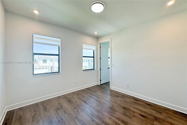 Building Photo - 2662 NW 87th Ter