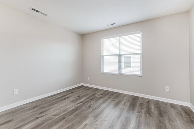 Building Photo - 5260 Calhoun Pl