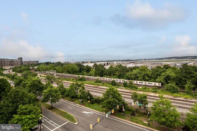 Building Photo - 3600 S Glebe Rd