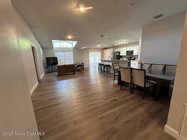 Building Photo - 4300 Swanna Dr