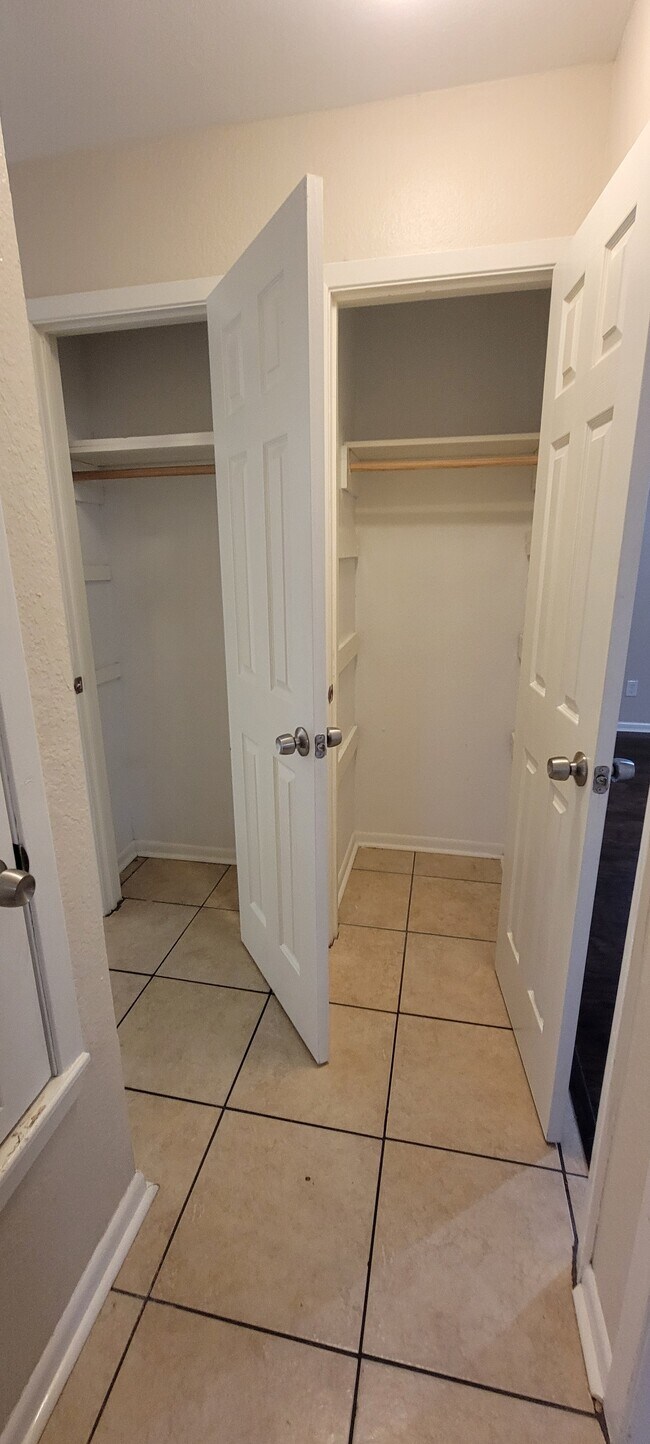 Building Photo - 5244 Larcade Dr