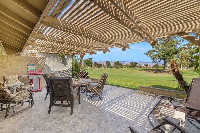 Building Photo - 41484 Woodhaven Dr N