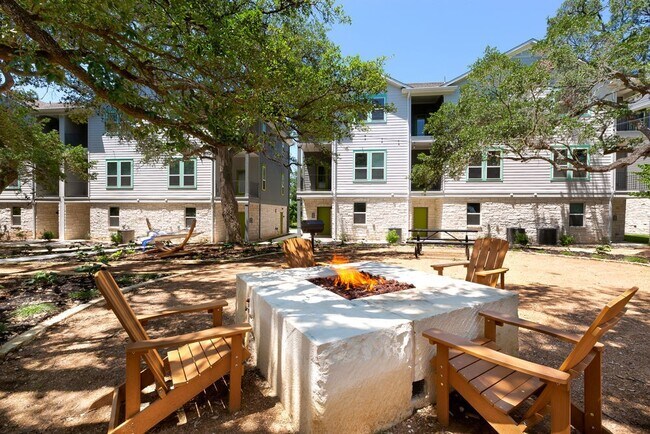 Building Photo - 680 Naumann Dr