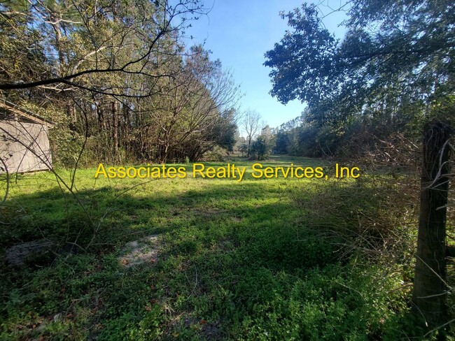 Building Photo - 3 Bed/ 2 Bath Home on 5 Acres in Archer, F...