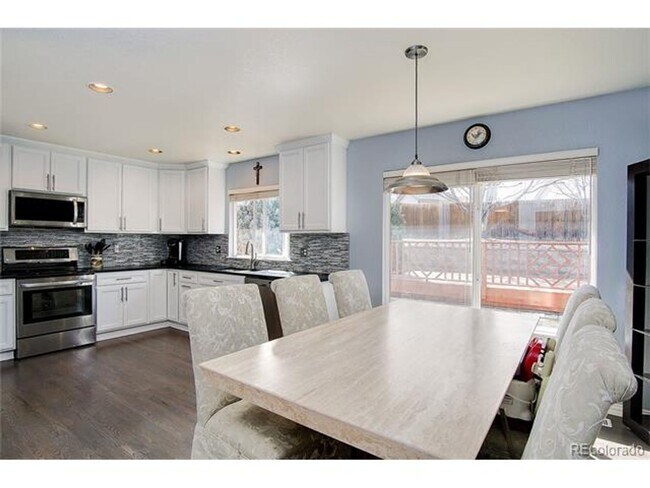 Building Photo - Beautiful single family home with 4 bed an...
