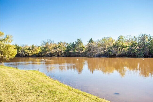 Building Photo - 4707 Hemlock Ln