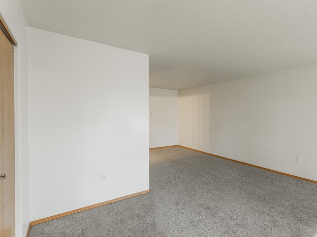 Building Photo - 1609 E Hartson Ave