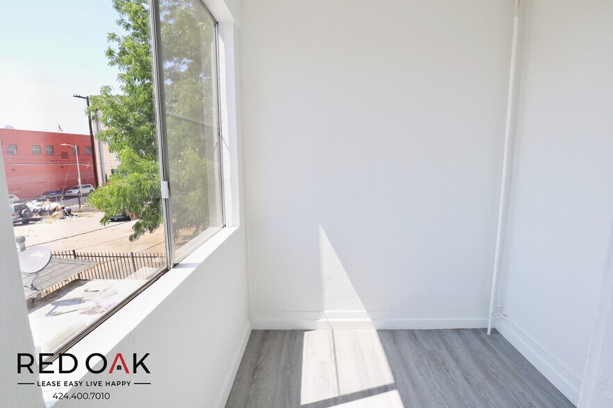 Building Photo - 2255 W 14th St