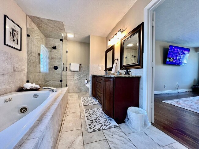 Building Photo - Executive home in West Chester Game Room Hot Tub