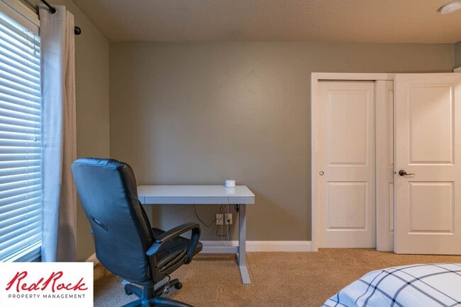 Building Photo - 3 Bedroom Furnished Home in Hidden Valley ...