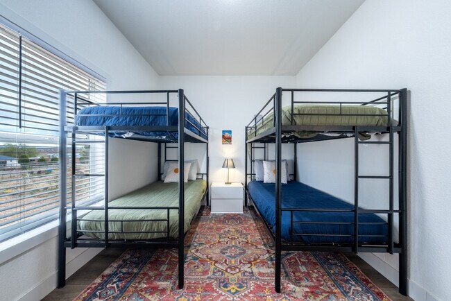 Building Photo - 523 W Vance Dr