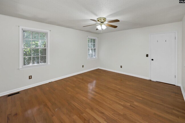 Building Photo - 1405 Parkdale Dr