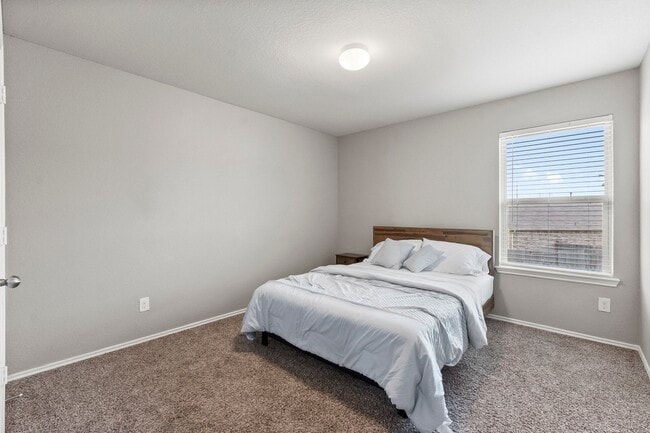 Building Photo - 18101 Woodpecker Trl