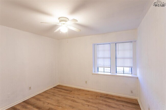 Building Photo - 4614 Spring Shadow Dr