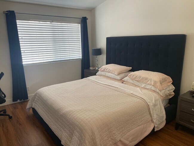 Building Photo - Dual Master Two Bedroom Townhome in Westpa...
