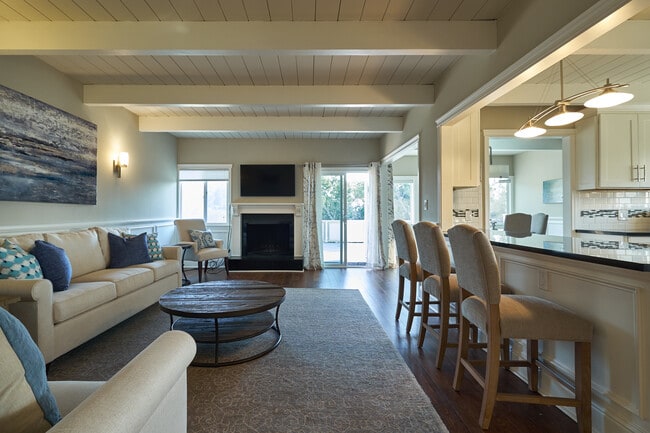 Aqua Terra 3 Bed, 2 Bath Living - Aqua Terra Apartments