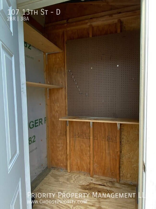 Building Photo - 107 13th St