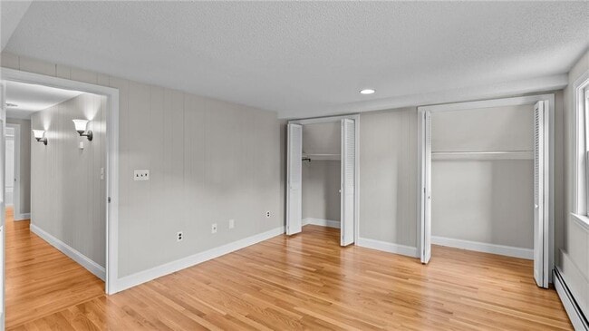 Building Photo - 54 Hillside Ave