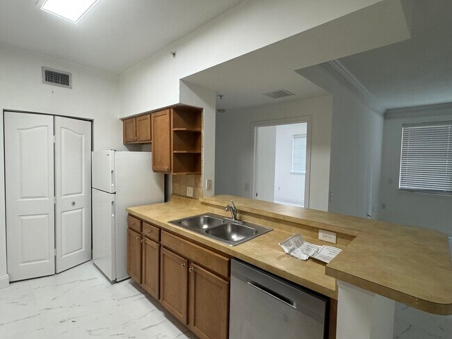 Building Photo - 9873 Baywinds Blvd