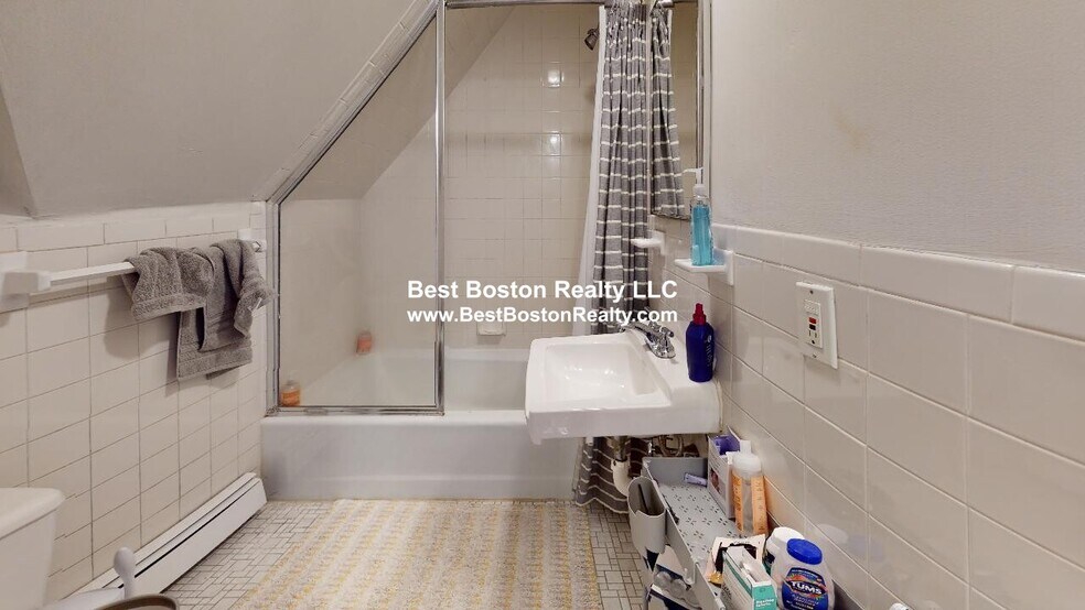 Building Photo - 389 Highland Ave