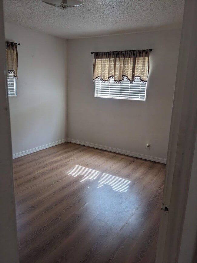 Building Photo - Beautiful 3 bedroom Orofino House