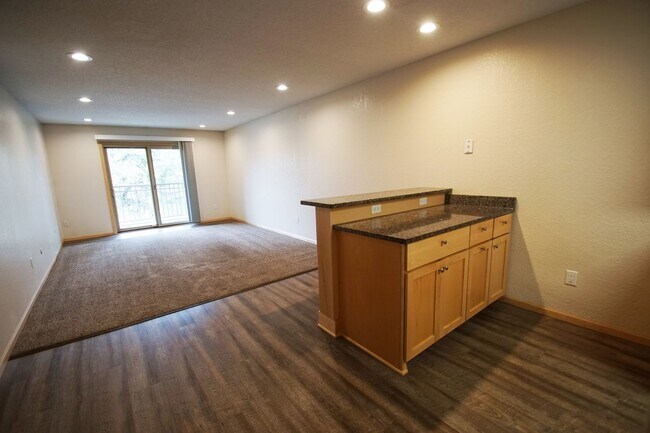 Building Photo - Pinto Suite